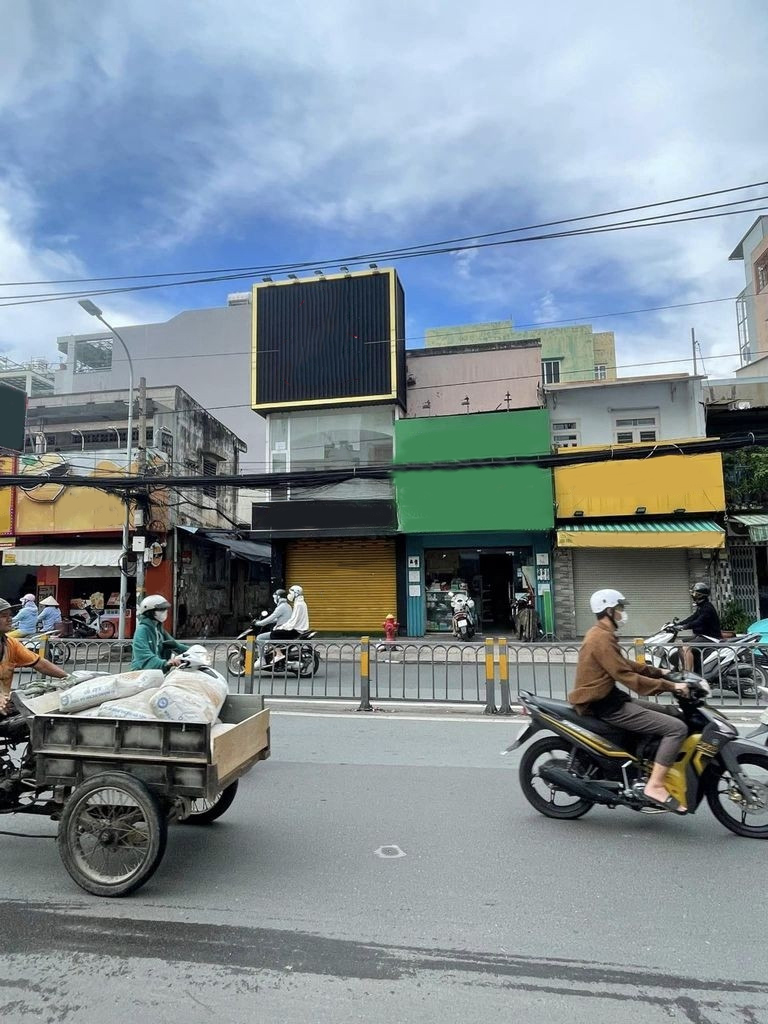 Cho thuê Nguyên Căn 2MT Cách Mạng Tháng Tám, Phường 10, Quận 3.